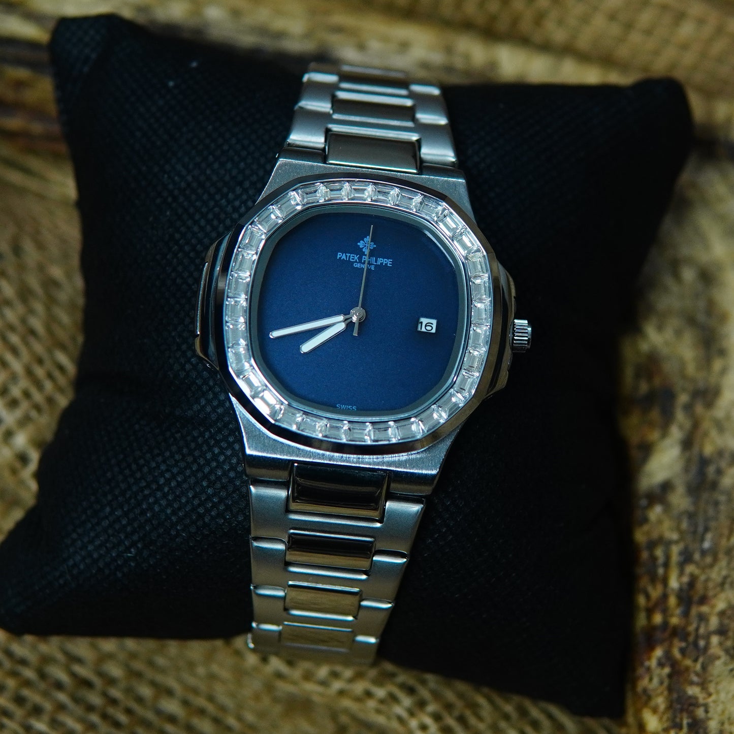 Patek Philippe Geneve Silver Watch M009
